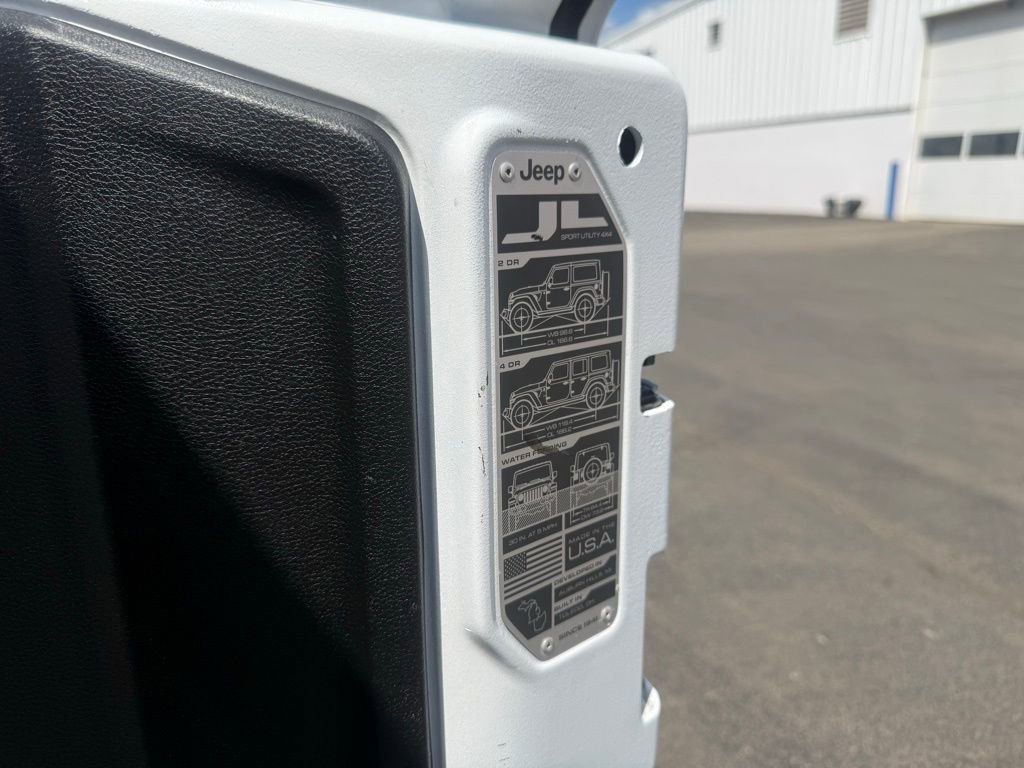 Used 2021 Jeep Wrangler Unlimited Sahara w/ Dual Top Group AWD/4WD image 50
