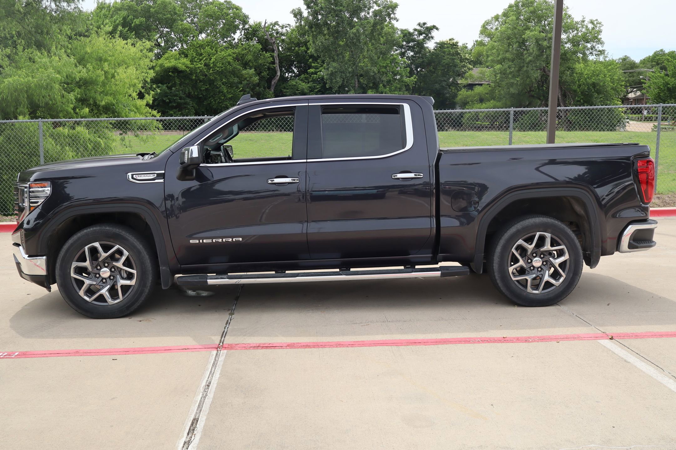 Used 2023 GMC Sierra 1500 SLT RWD image 7