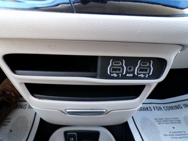 Used 2024 Chrysler Pacifica Touring-L FWD image 30