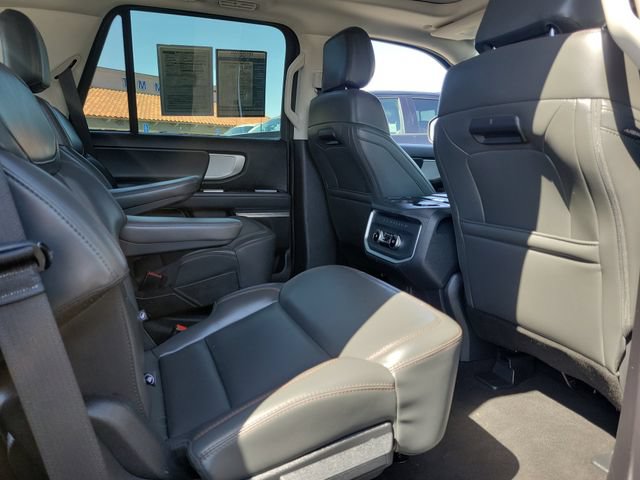 Certified 2025 Ford Expedition Active AWD/4WD image 25