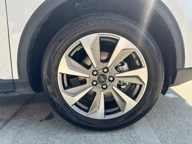 Certified 2025 Ford Escape Platinum AWD/4WD image 40