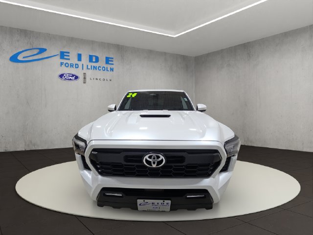 Used 2024 Toyota Tacoma TRD Sport AWD/4WD image 6