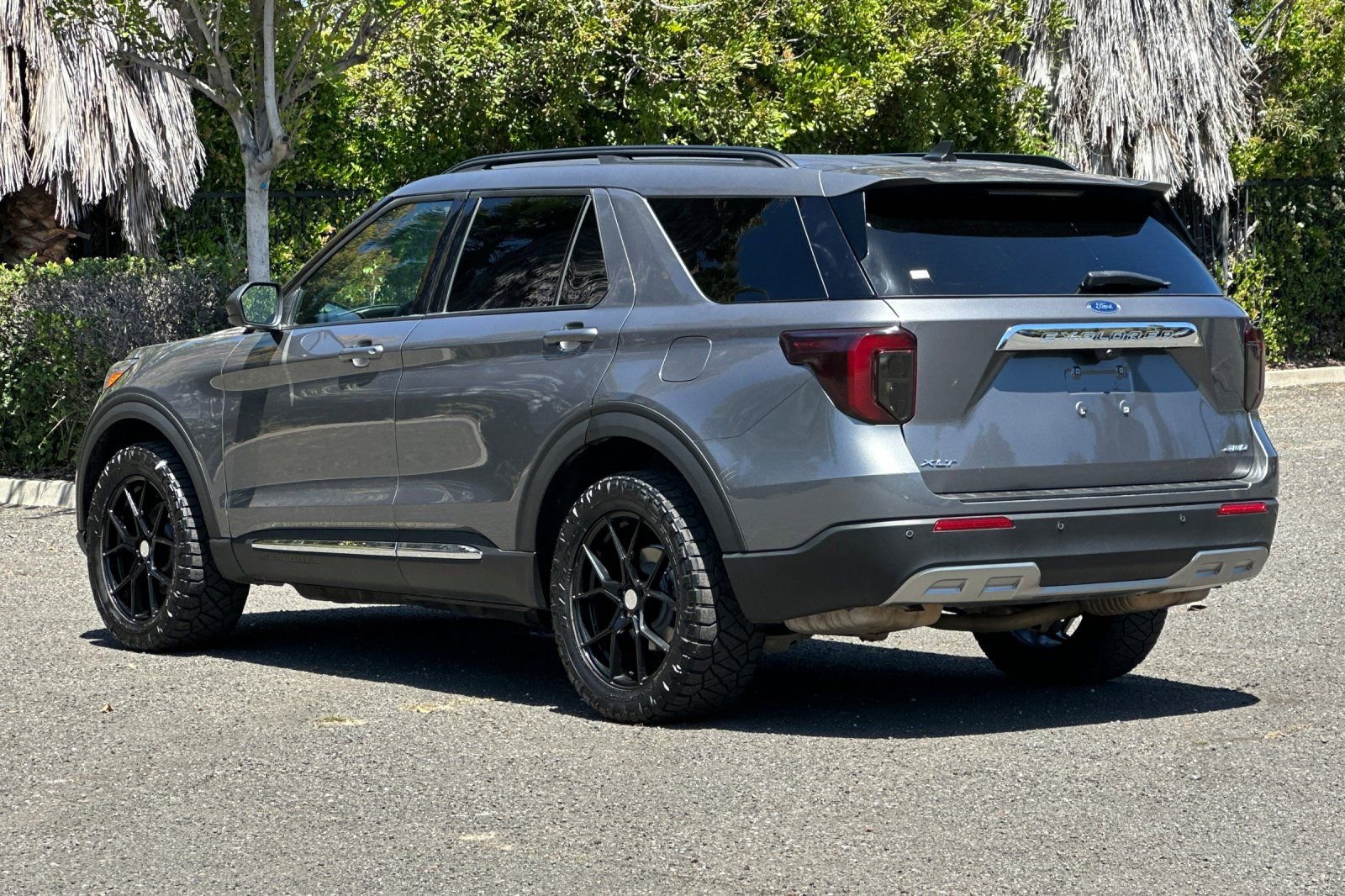 Certified 2023 Ford Explorer XLT w/ Equipment Group 202A AWD/4WD image 5