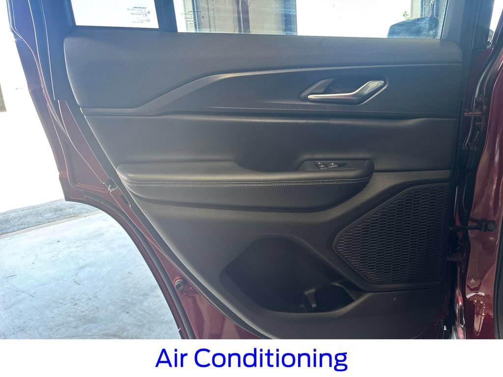 Used 2024 Jeep Grand Cherokee Altitude RWD image 41