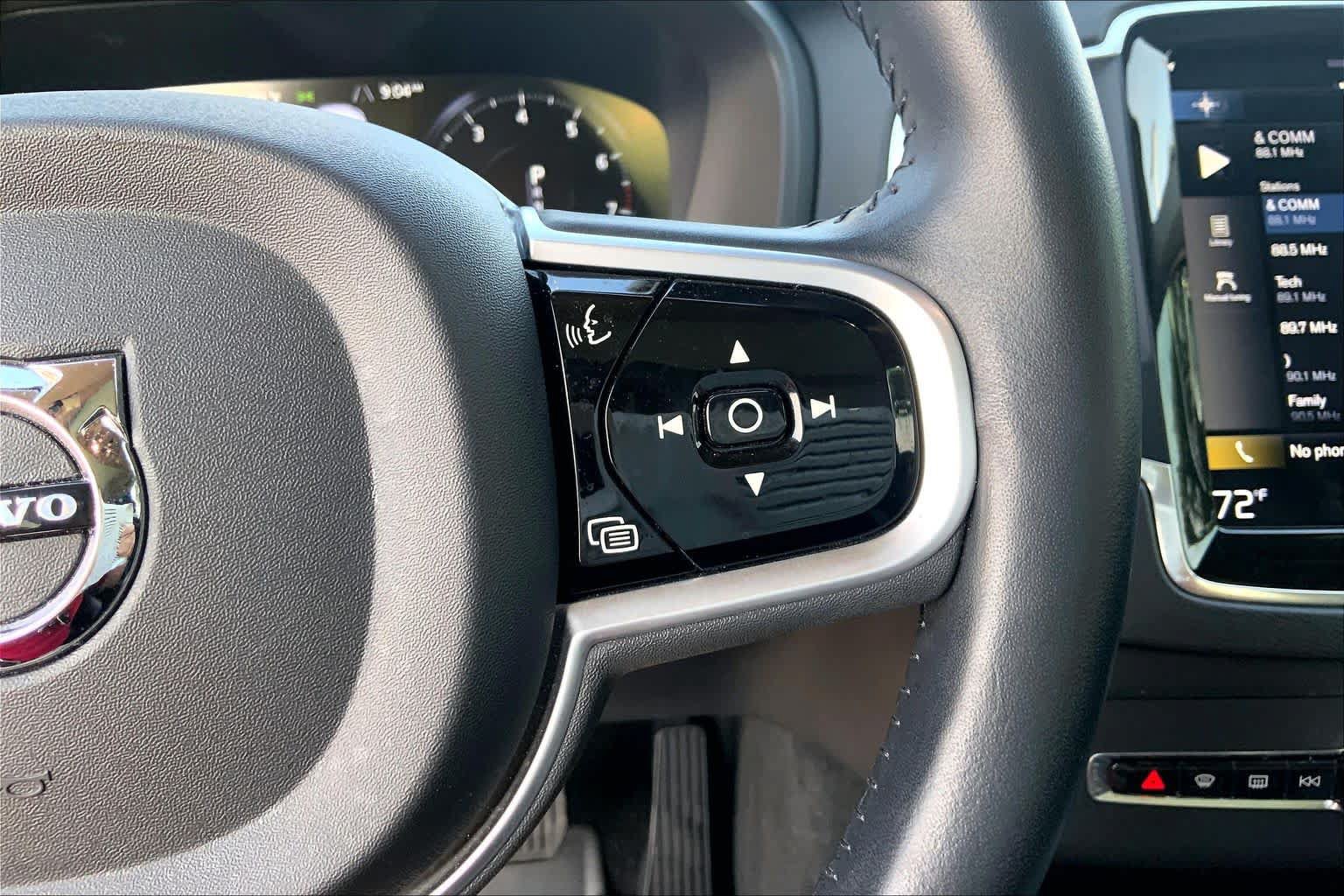 Used 2022 Volvo XC90 T5 Momentum FWD image 25