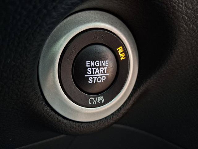 Used 2025 Chrysler Pacifica Select FWD image 23