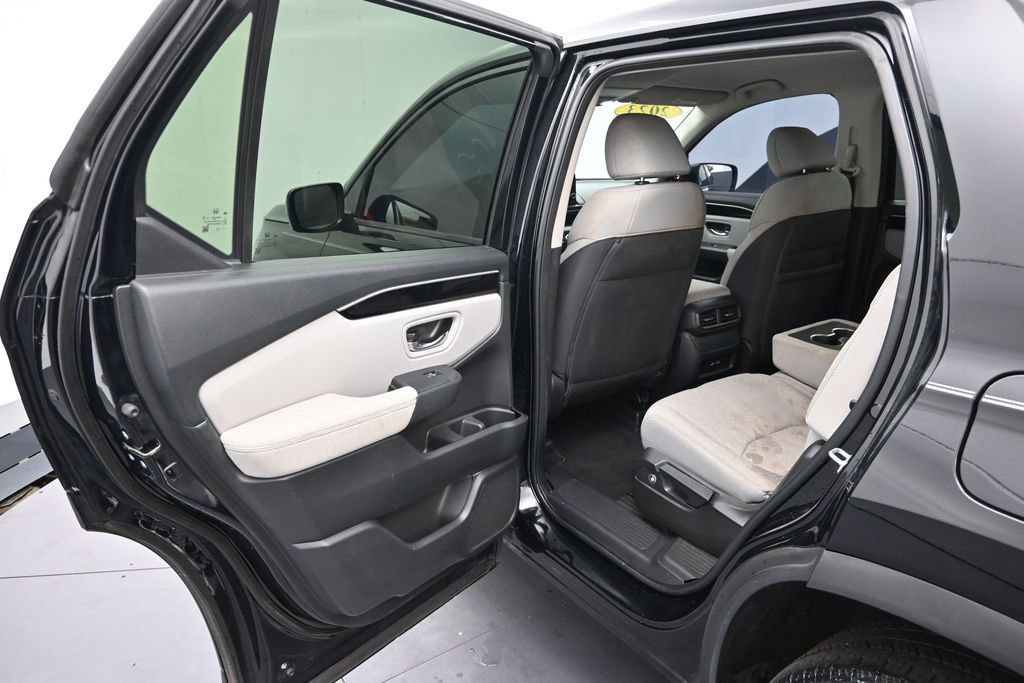 Used 2023 Honda Pilot LX image 13