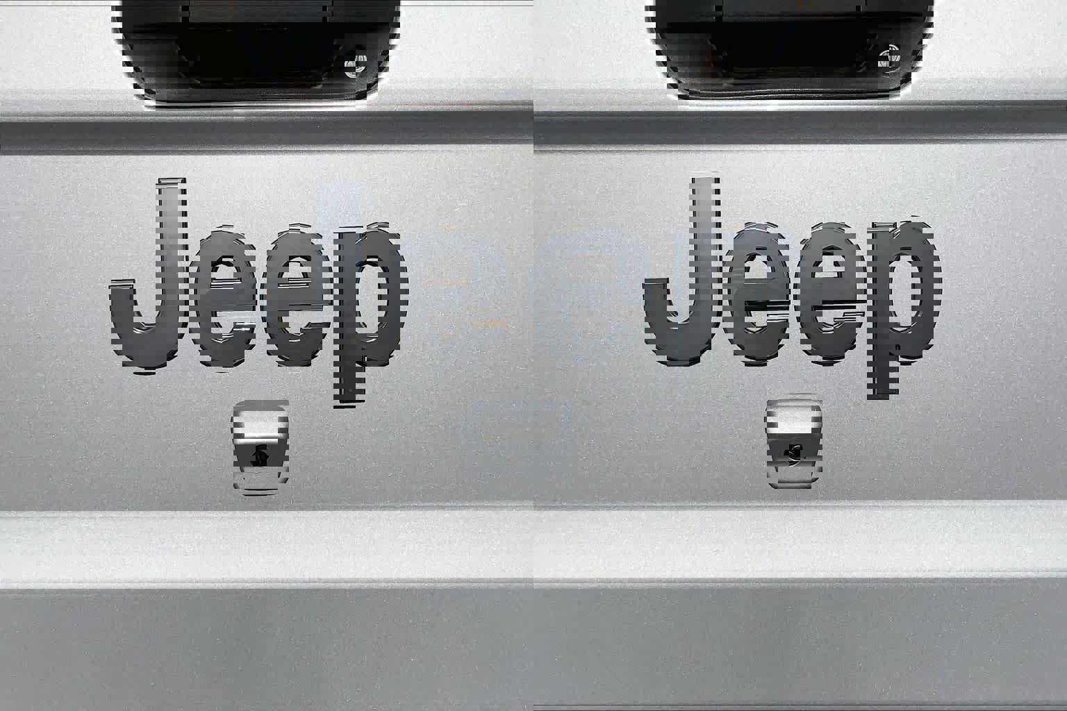 Used 2023 Jeep Gladiator Overland image 30