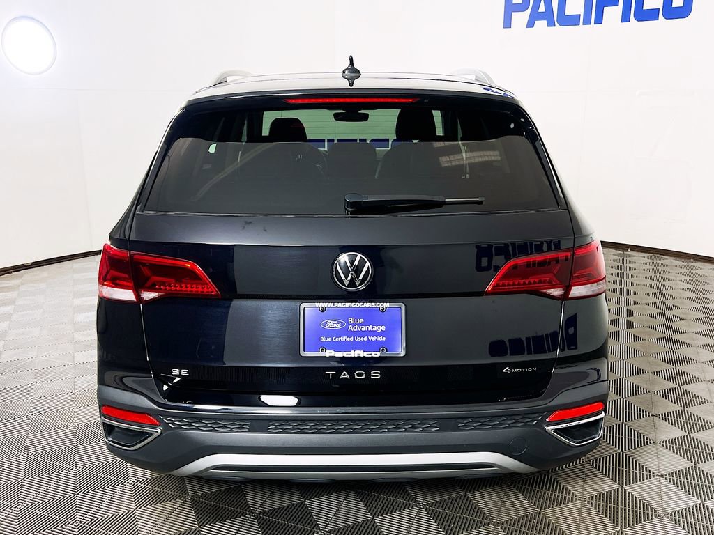 Used 2024 Volkswagen Taos SE w/ Panoramic Sunroof Package AWD/4WD image 8