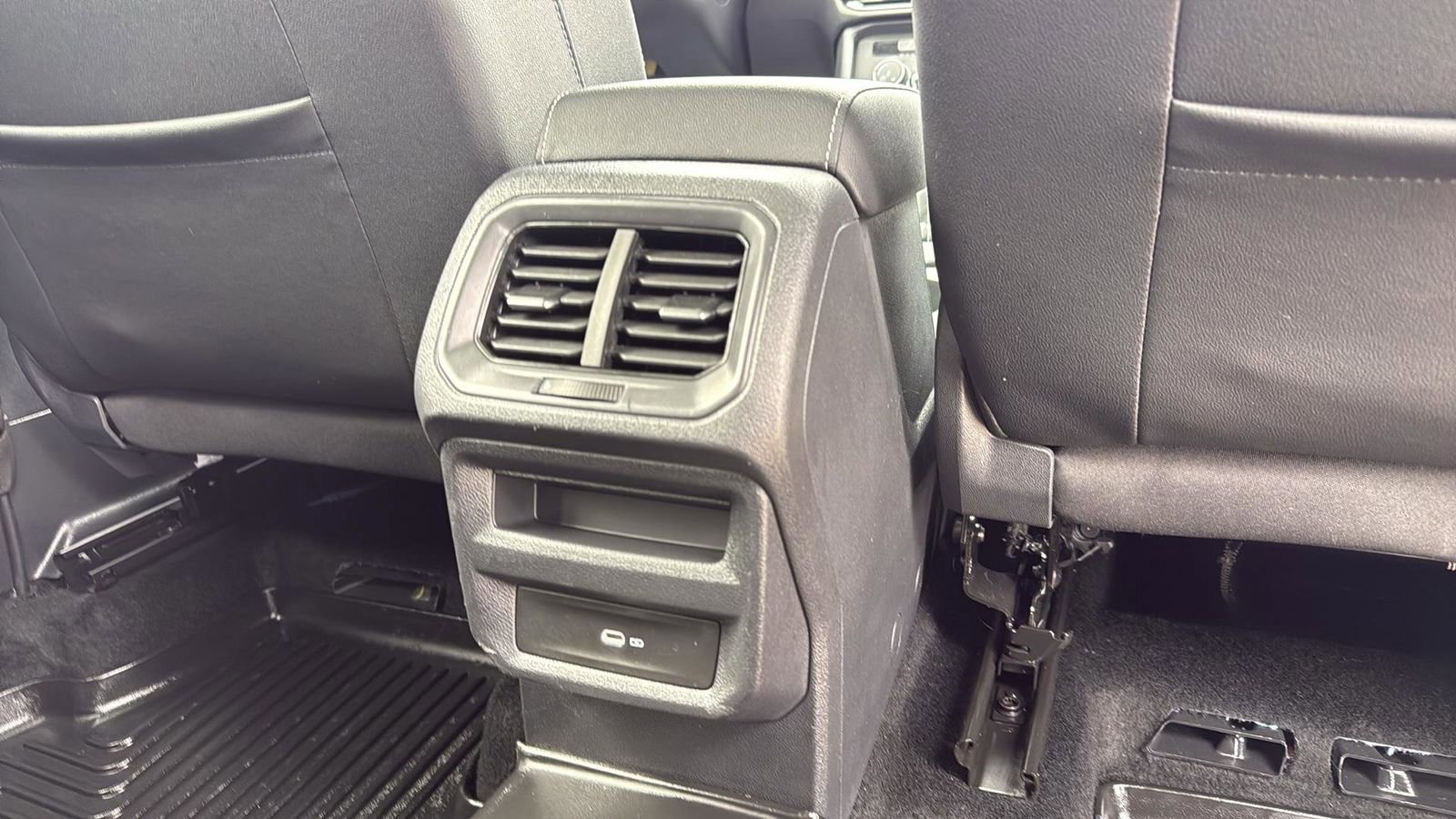 Used 2022 Volkswagen Taos SE image 28