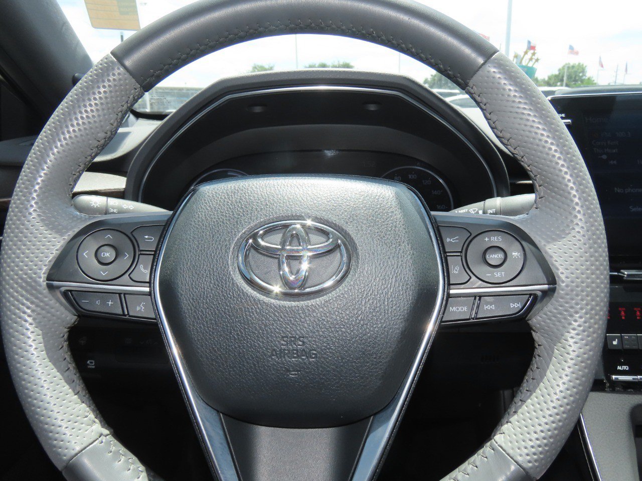 Used 2022 Toyota Avalon Limited w/ Advanced Safety Package FWD image 25