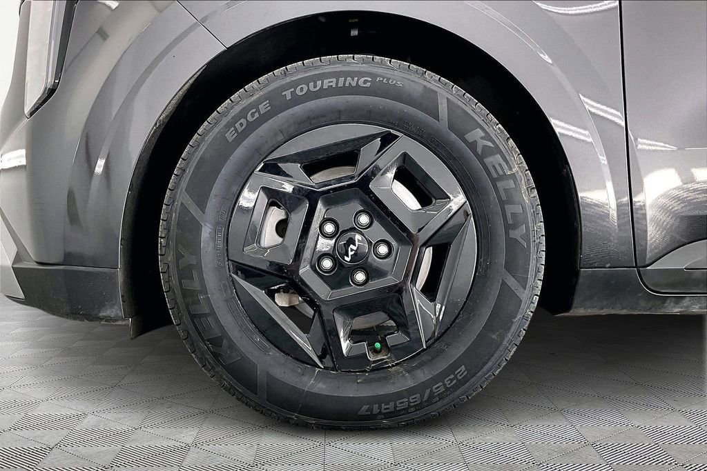 Used 2025 Kia Carnival LXS image 11