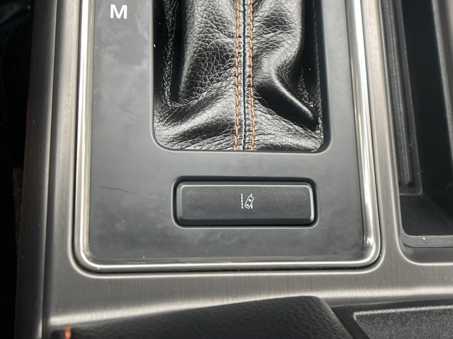 Certified 2017 Ford F150 Raptor w/ Equipment Group 802A Luxury image 31