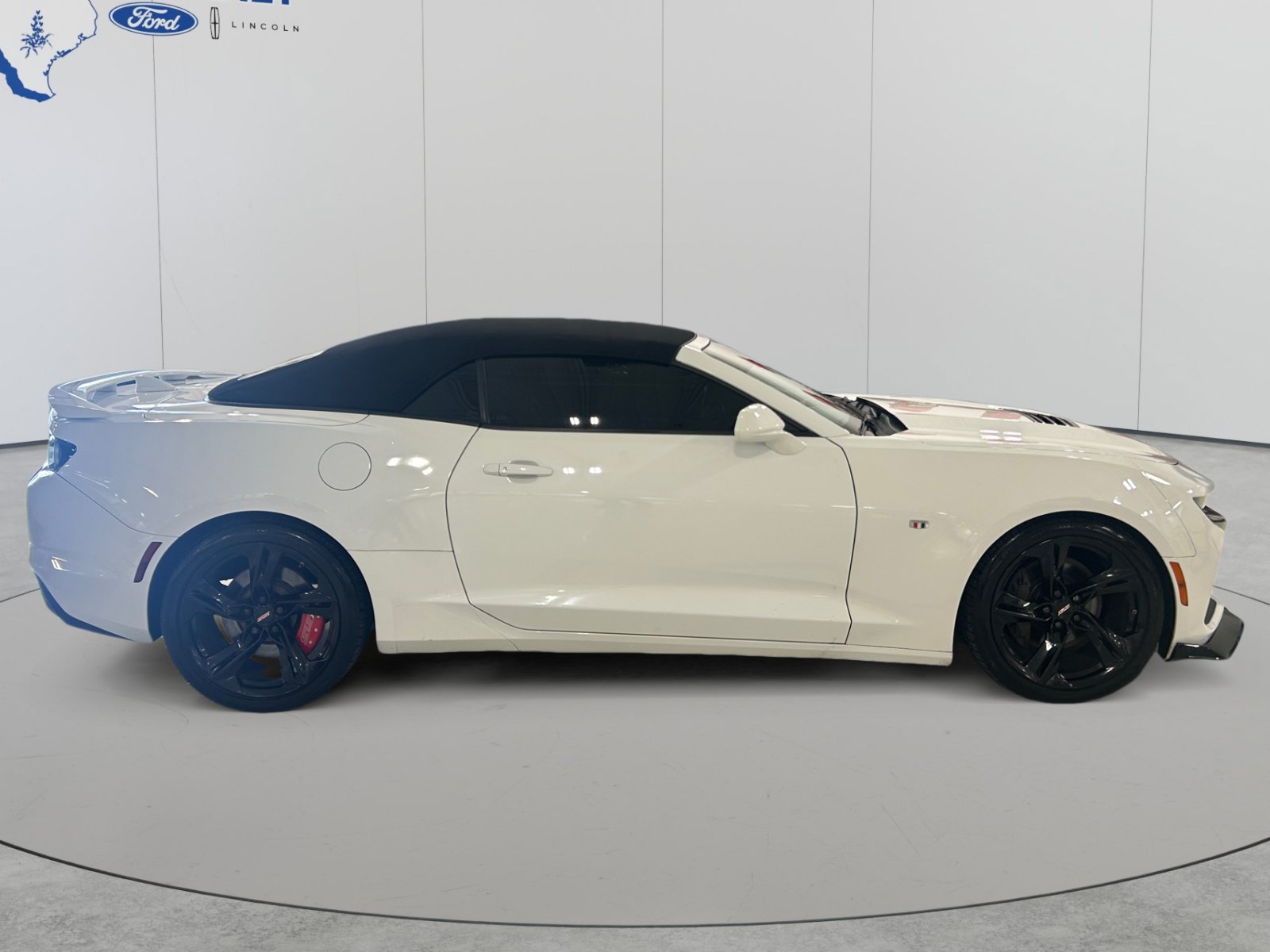 Used 2019 Chevrolet Camaro SS RWD image 4