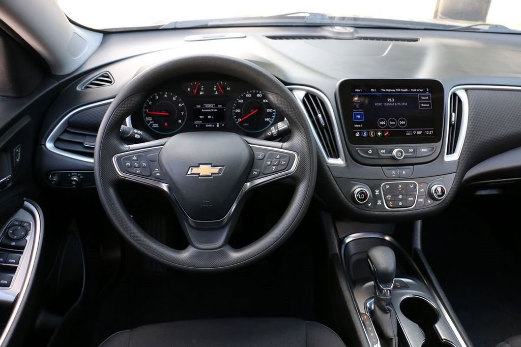 Used 2025 Chevrolet Malibu LT FWD image 22