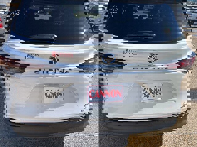 Used 2024 Toyota Sienna XLE image 5