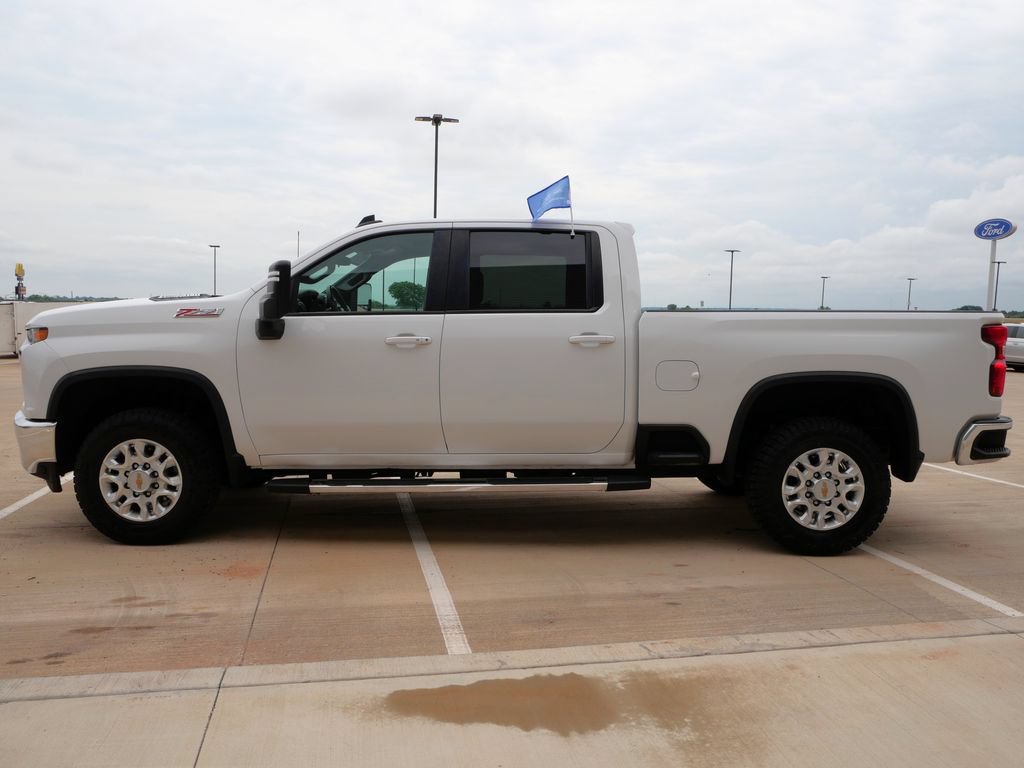 Used 2023 Chevrolet Silverado 2500 LT w/ Convenience Package AWD/4WD image 3
