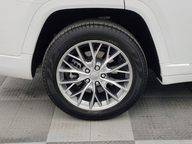 Used 2025 Jeep Grand Cherokee L Summit AWD/4WD image 14