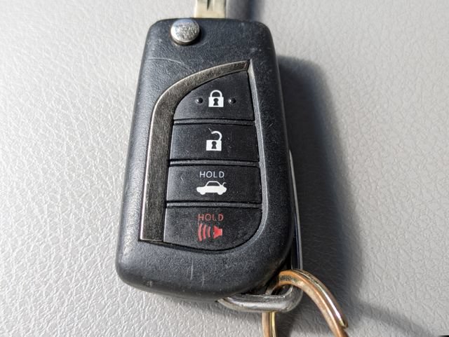 Used 2020 Toyota Camry SE FWD image 25
