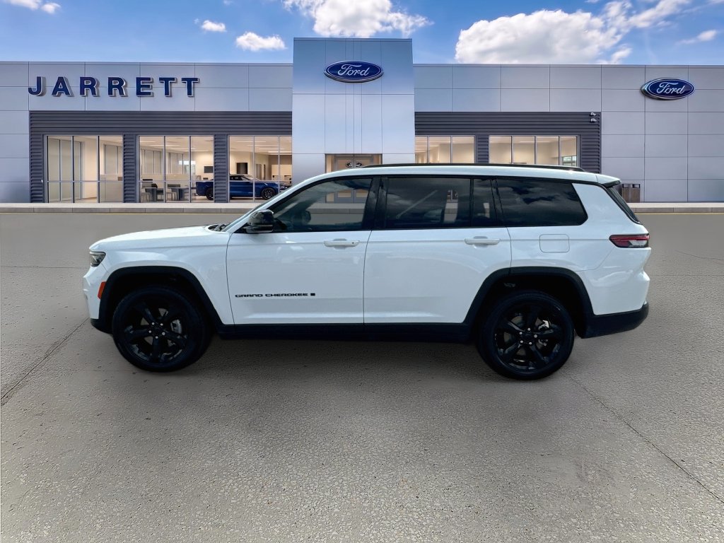 Used 2024 Jeep Grand Cherokee L Limited w/ Black Appearance Package RWD image 4