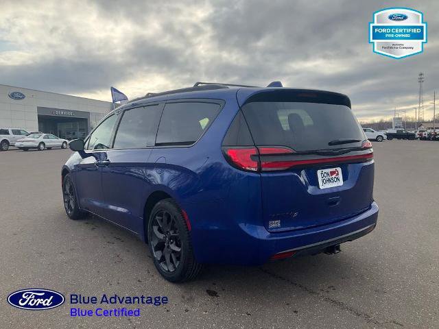 Used 2021 Chrysler Pacifica Touring image 3