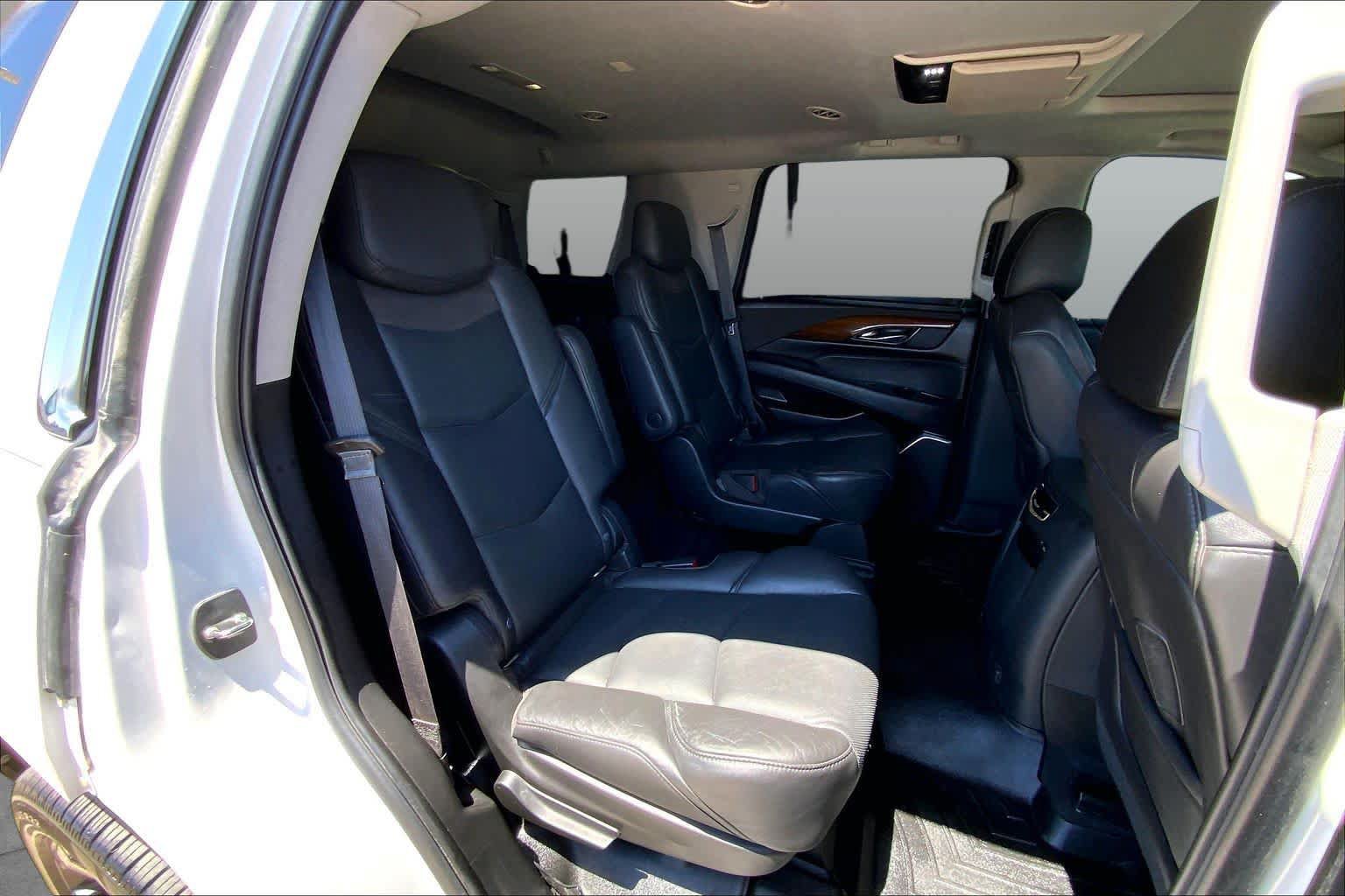 Used 2019 Cadillac Escalade Premium Luxury AWD/4WD image 20