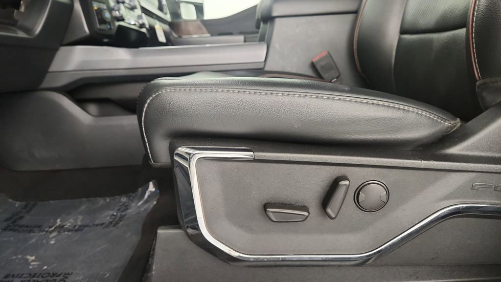 Certified 2024 Ford F250 Lariat w/ Black Appearance Package image 15