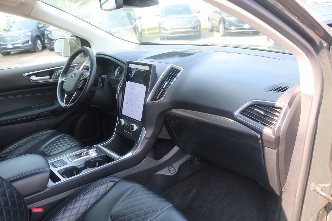 Certified 2024 Ford Edge Titanium AWD/4WD image 27