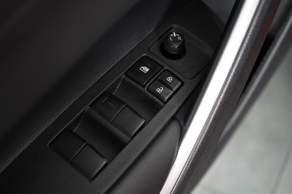 Used 2025 Toyota Corolla Cross AWD Hybrid image 20