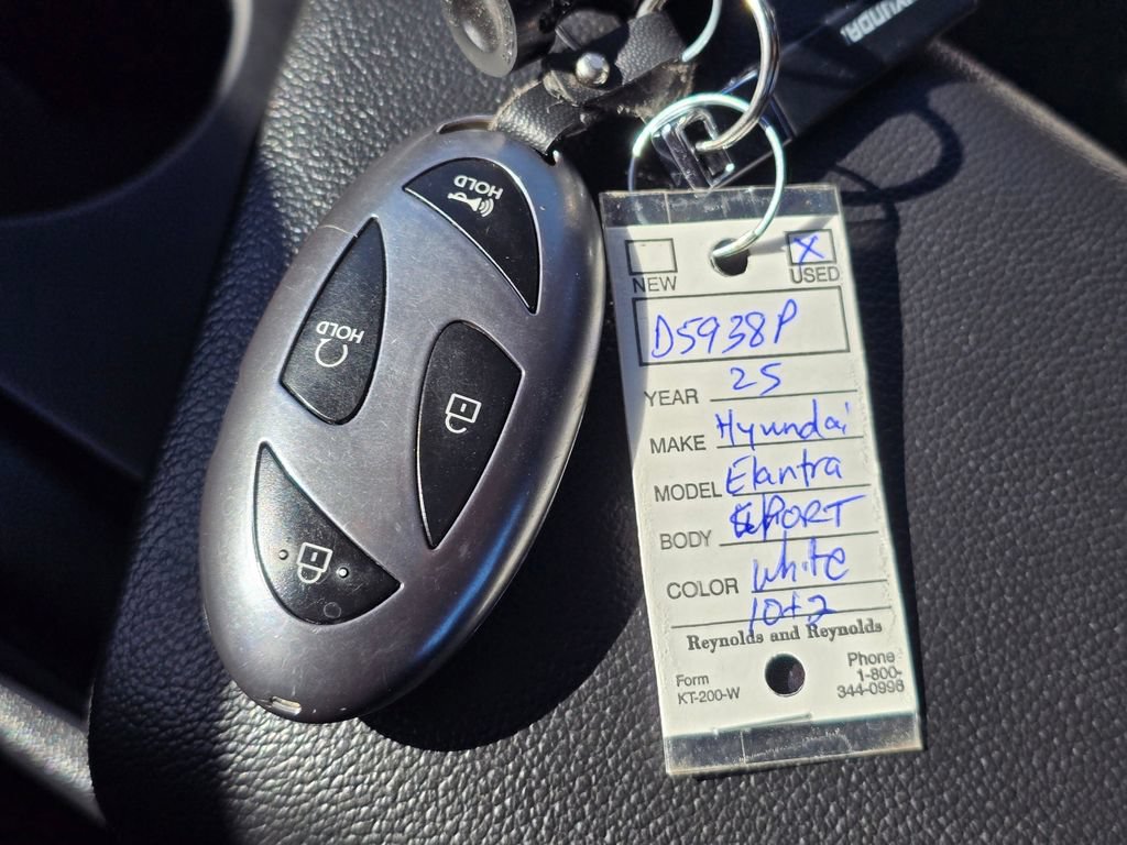 Used 2025 Hyundai Elantra SEL FWD image 34