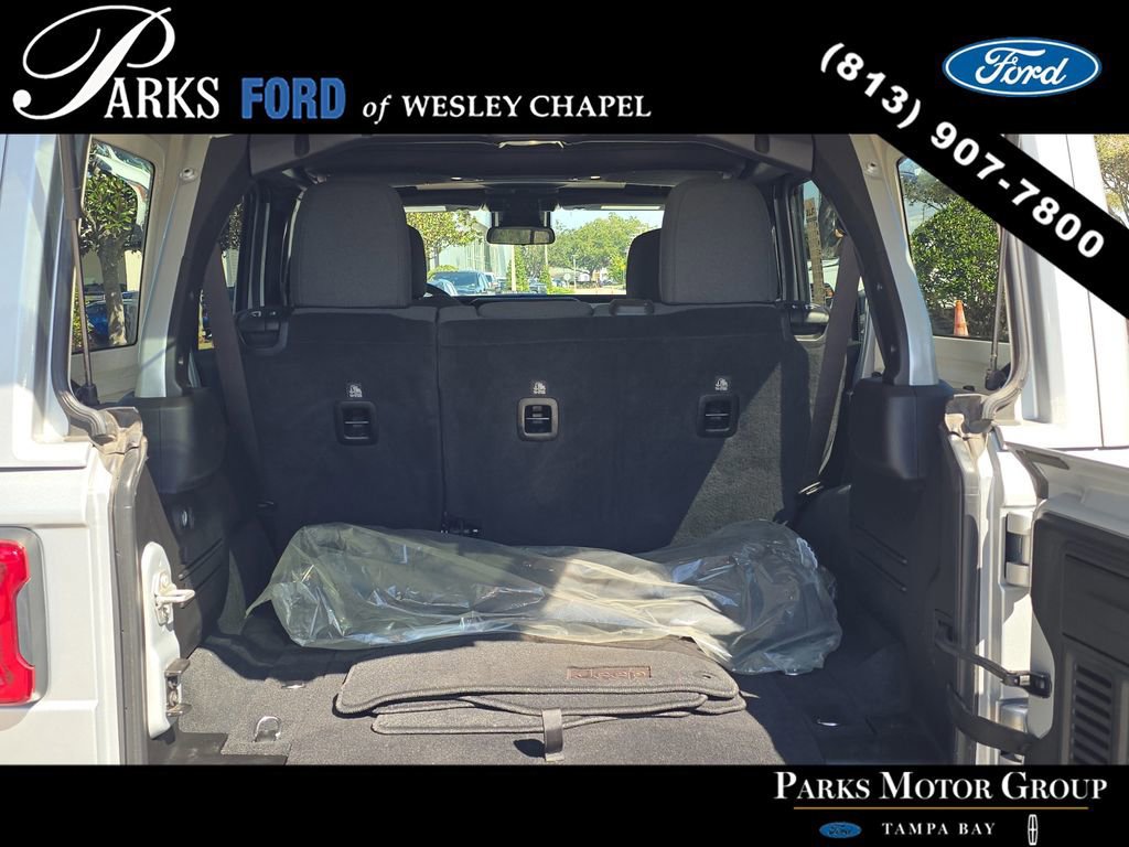 Used 2024 Jeep Wrangler Sahara image 8