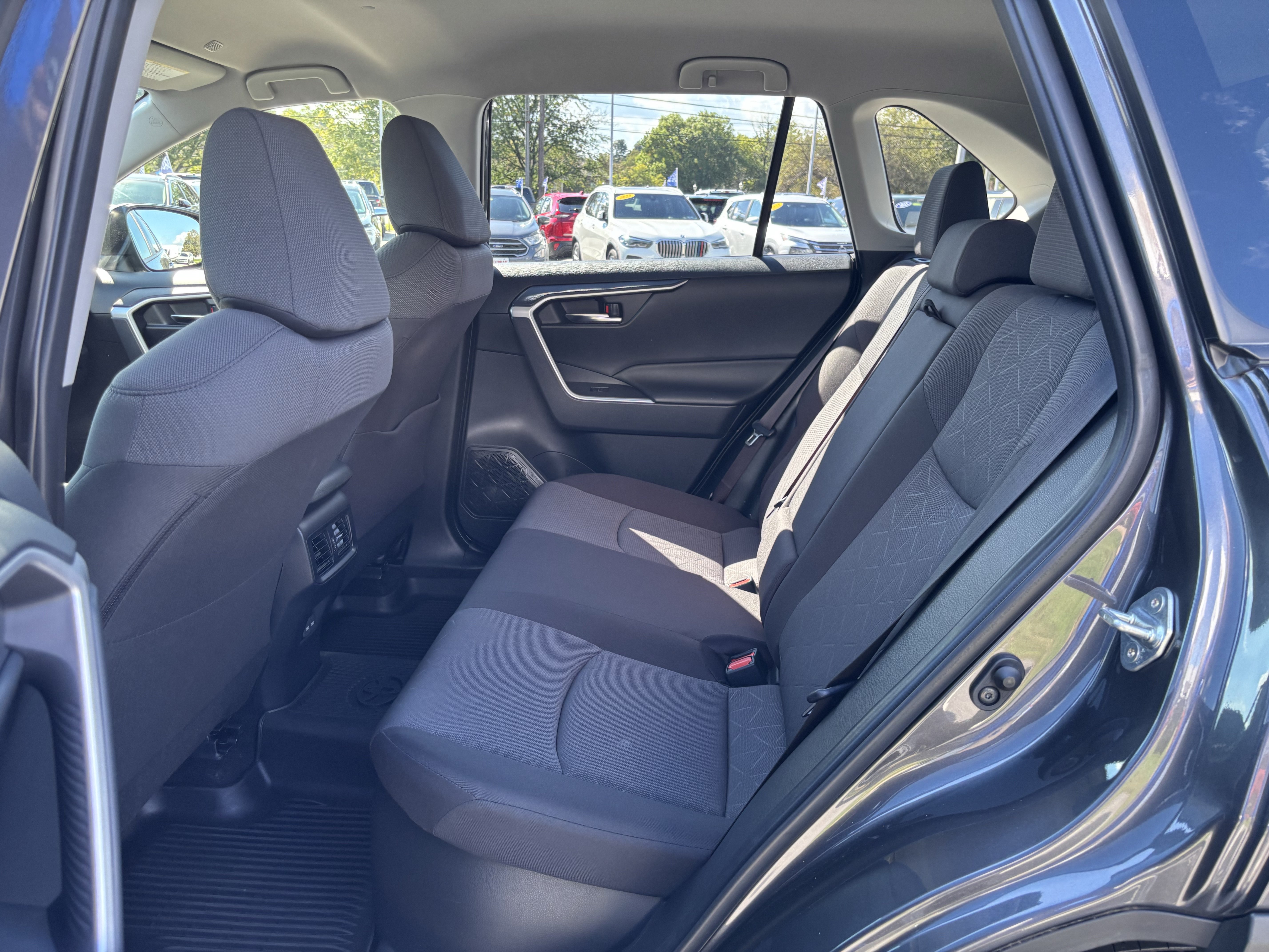 Used 2025 Toyota RAV4 XLE AWD/4WD image 28