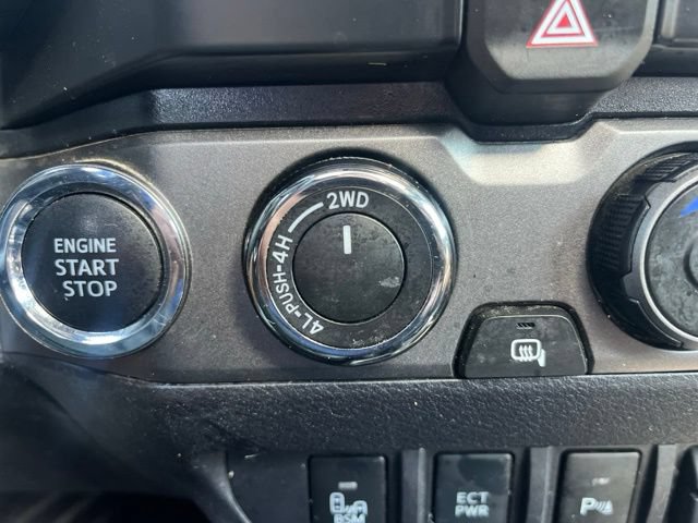 Used 2020 Toyota Tacoma TRD Off-Road w/ TRD Premium Off Road Package AWD/4WD image 15