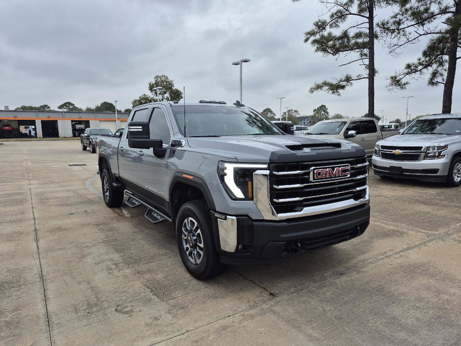Used 2024 GMC Sierra 2500 SLE w/ SLE Value Package; image 4