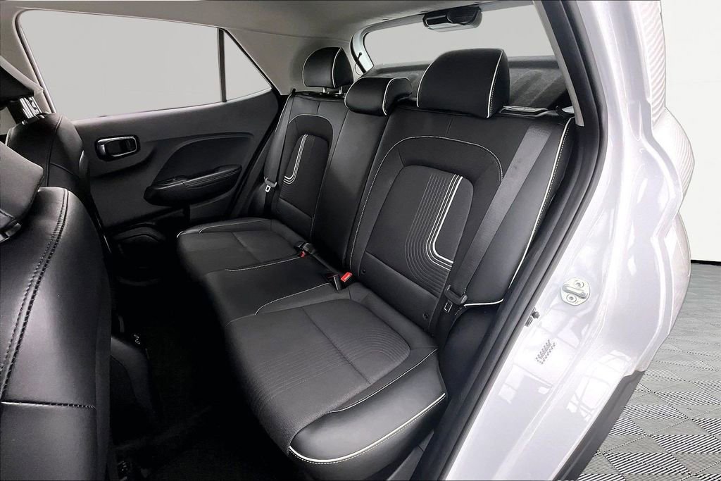 Used 2024 Hyundai Venue Limited FWD image 26