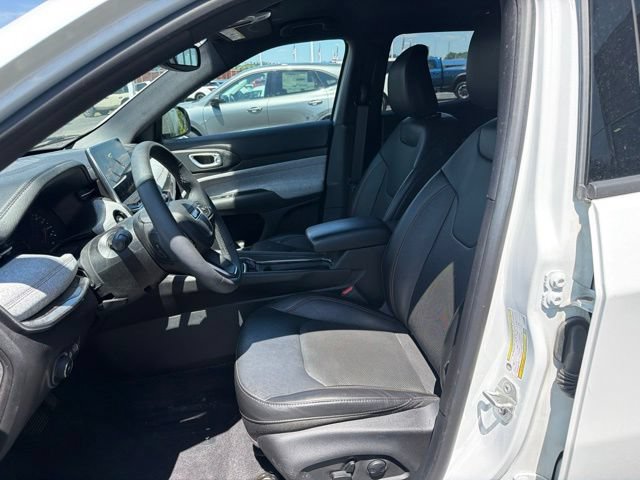 Used 2023 Jeep Compass Latitude AWD/4WD image 10