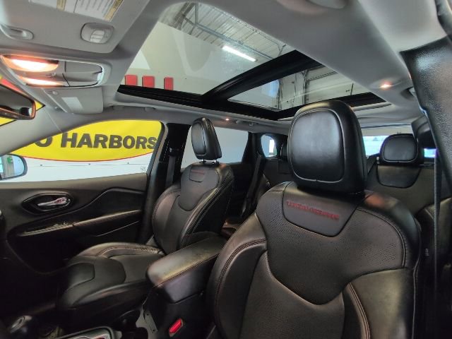 Used 2022 Jeep Cherokee Trailhawk w/ Trailhawk Elite Value Package AWD/4WD image 30
