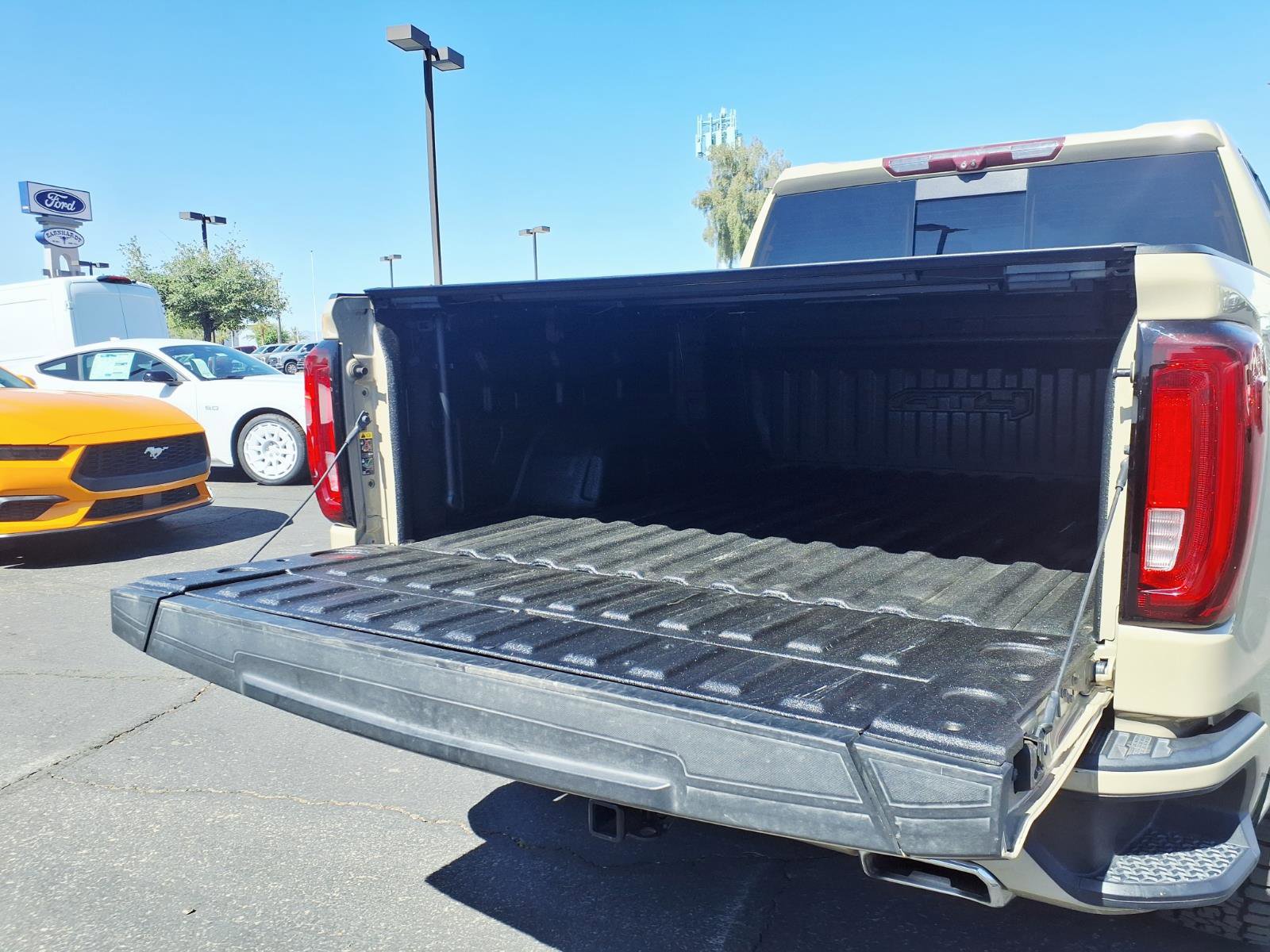Used 2023 GMC Sierra 1500 AT4 w/ AT4 Premium Package AWD/4WD image 16