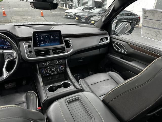 Used 2023 Chevrolet Suburban Premier w/ Advanced Technology Package AWD/4WD image 17