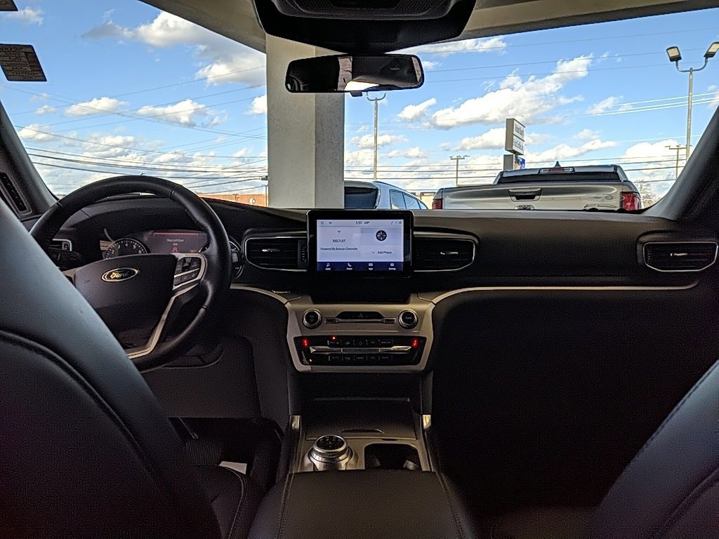 Certified 2022 Ford Explorer XLT w/ Equipment Group 202A image 14
