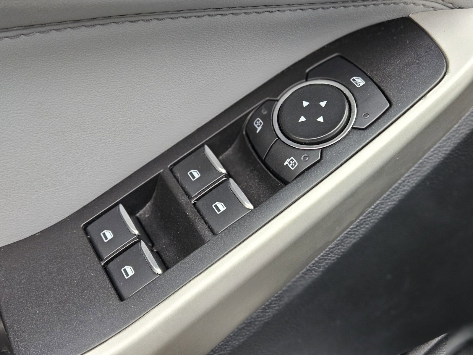 Certified 2022 Ford Explorer XLT w/ Equipment Group 202A image 18