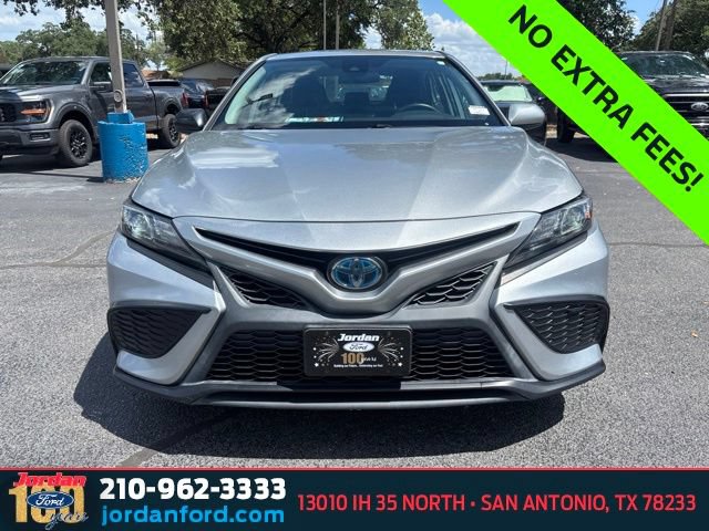 Used 2021 Toyota Camry SE FWD image 2