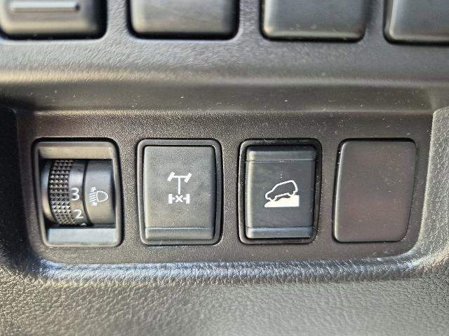 Used 2021 Nissan Titan PRO-4X w/ Pro-4x Utility Package AWD/4WD image 18