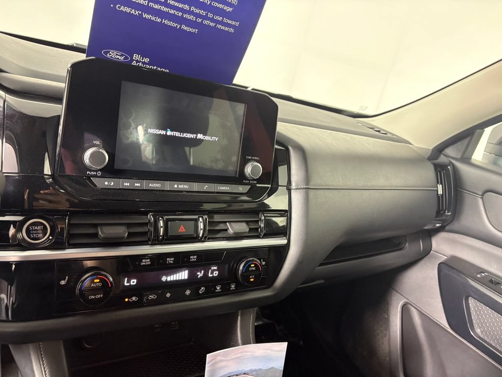 Used 2022 Nissan Pathfinder SV AWD/4WD image 18