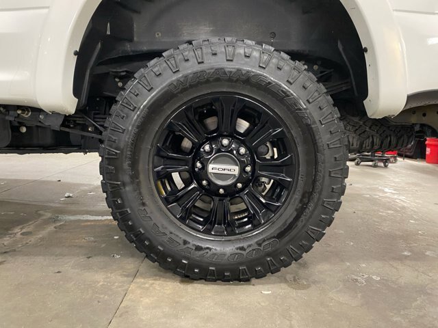 Certified 2022 Ford F350 Platinum w/ Tremor Off-Road Package AWD/4WD image 26