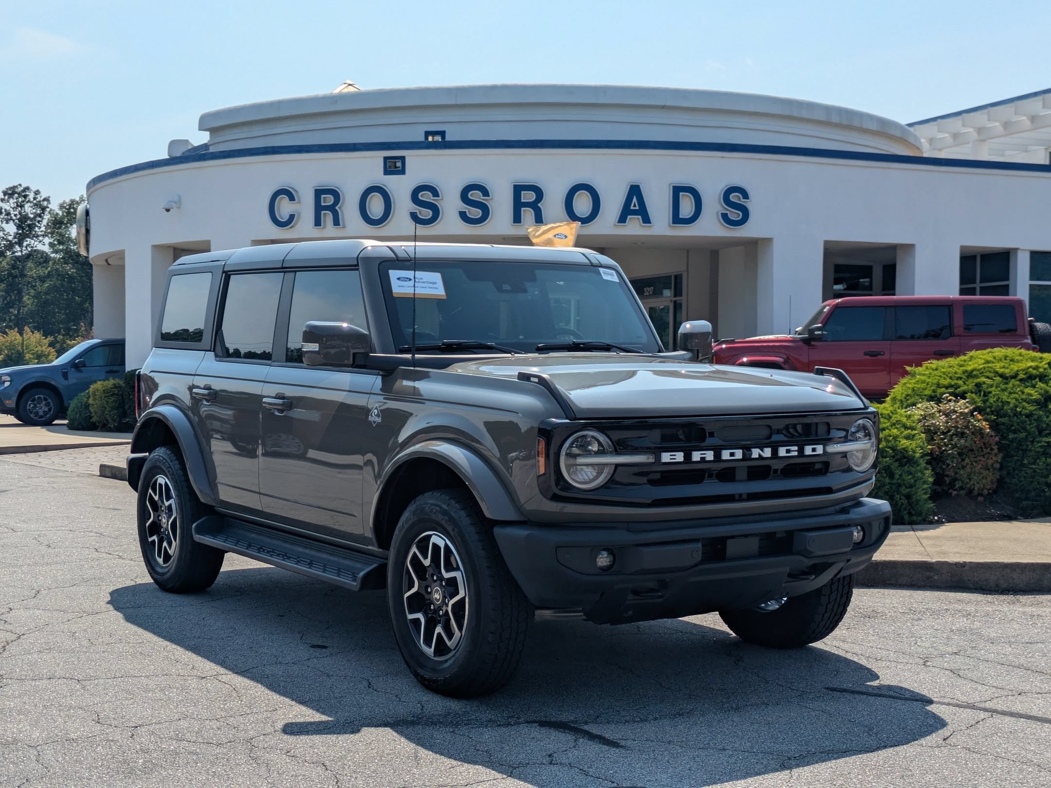 Certified 2025 Ford Bronco Outer Banks AWD/4WD image 1