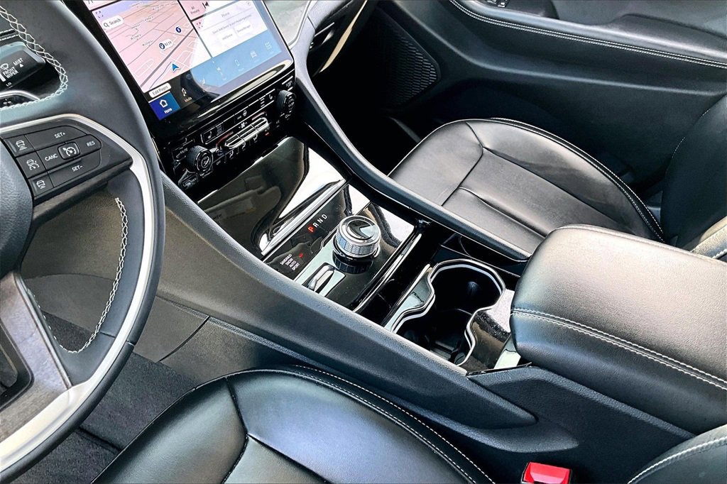 Used 2023 Jeep Grand Cherokee Limited image 15