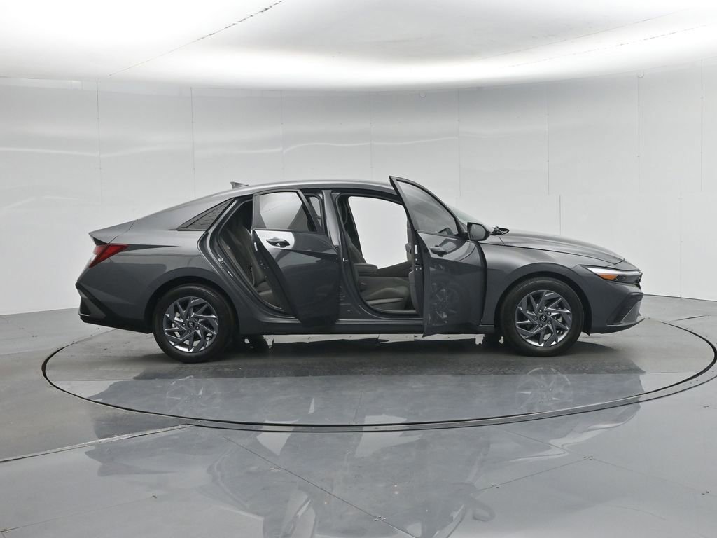 Used 2024 Hyundai Elantra SEL image 34