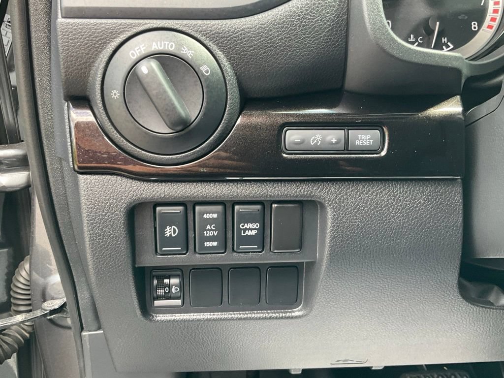 Used 2018 Nissan Titan SV w/ SV Convenience Package AWD/4WD image 13