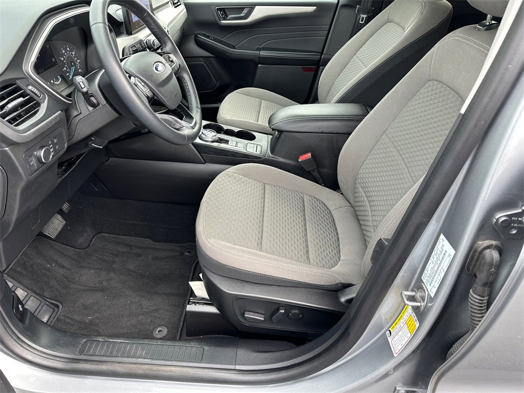Certified 2022 Ford Escape SE w/ SE Sport Appearance Package image 9